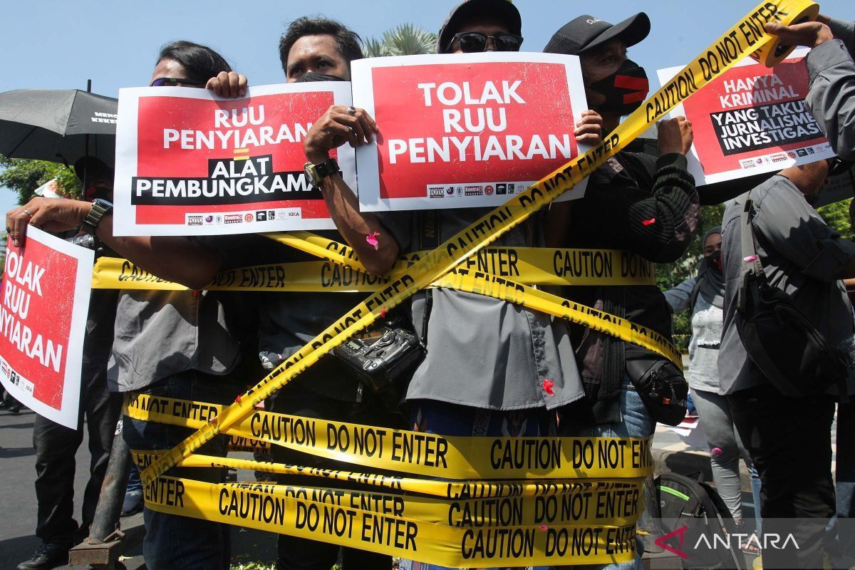  Polemik Penundaan RUU Penyiaran dan Kemunculan RUU Polri: Ancaman Sensor dan Pengawasan Ruang Cyber