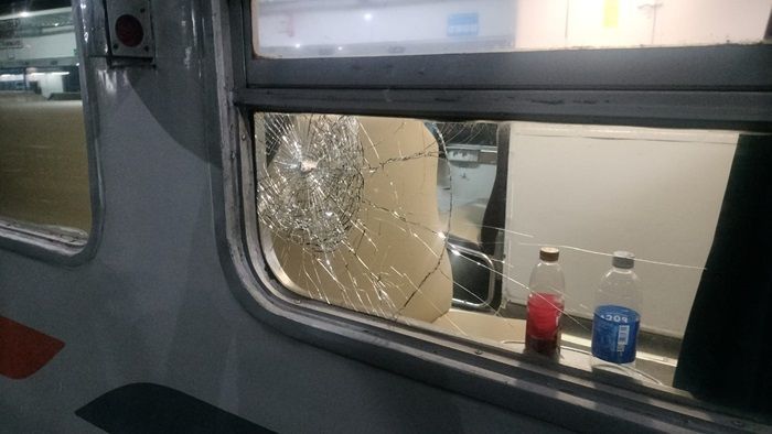 Kereta Api Pasundan Diserang Saat Melintas di Surabaya, Sejumlah Kaca Pecah