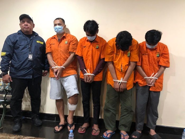Sempat Melawan, Polisi Ternyata Tembak Perampok Toko Jam Mewah yang Viral