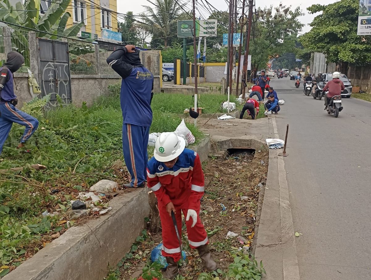 Warga Sekitar Sumur Gas Bumi Dapat Perbaikan Rutilahu dan Saluran Air dari BUMD Migas Kota Bekasi