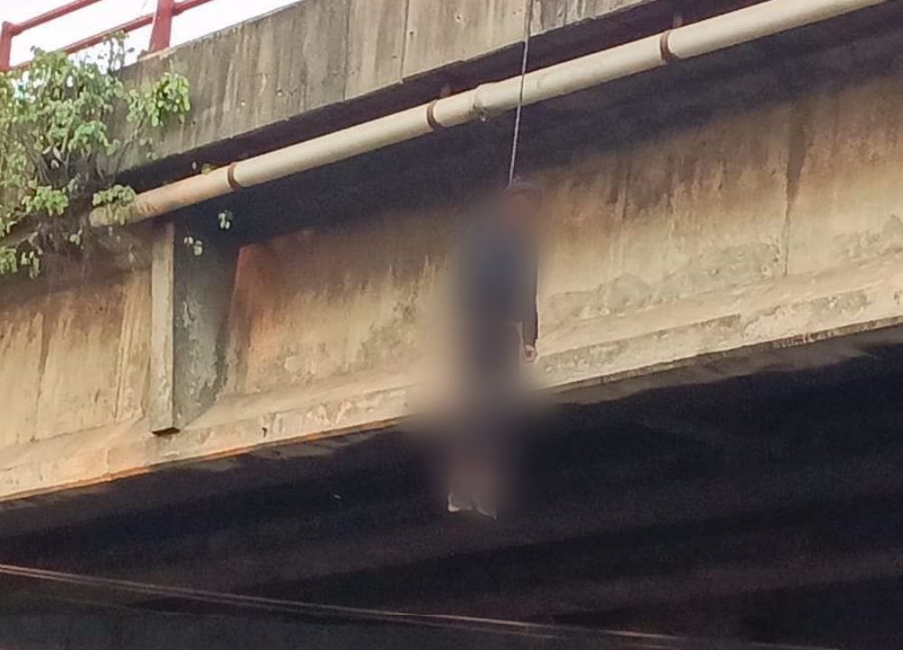 Ditemukan Jasad Pria Tergantung di Flyover Cimahi, Mata dan Mulut Tertutup dengan Lakban