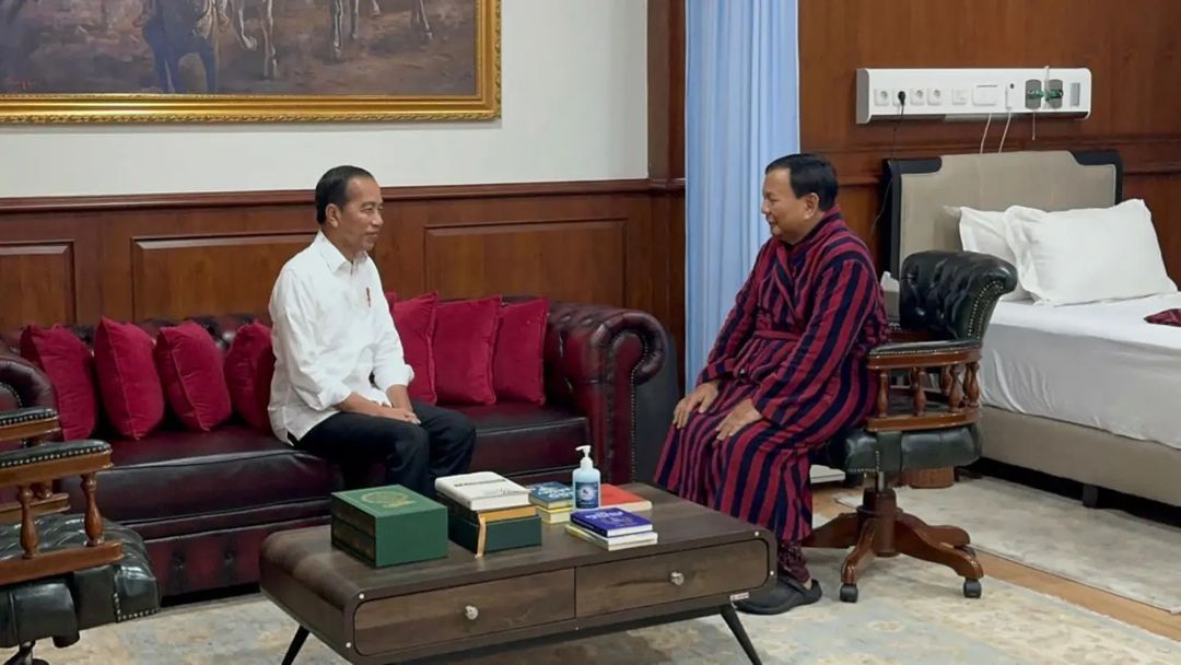 Momen Presiden Jokowi Jenguk dan Doakan Prabowo Cepat Sembuh usai Operasi Kaki Kiri