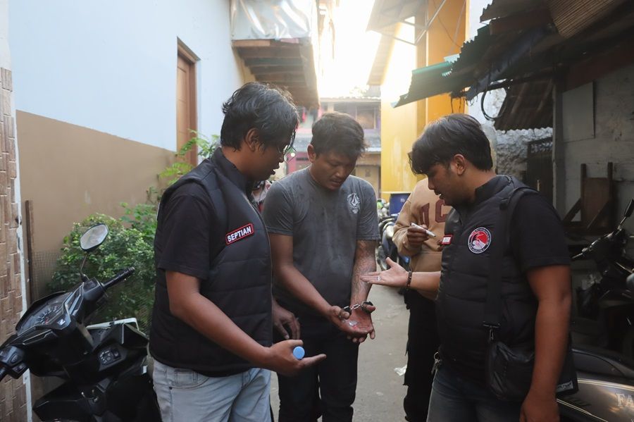 Gerebek Kampung Muara Bahari: Polisi Sita Sabu, Sajam hingga Drone 
