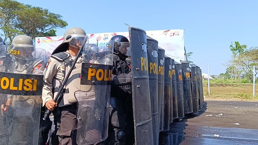 Wabup Jember Apresiasi Cara Persuasif Polisi Tenangkan Massa dalam Simulasi