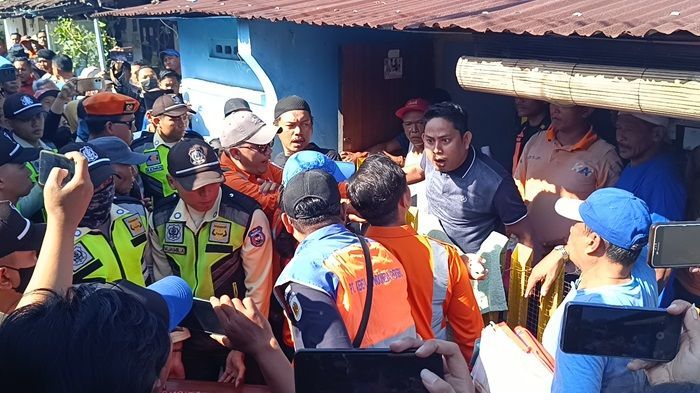 KAI Tertibkan Aset 6 Rumah Jalan Mawar, Ricuh dengan Warga yang Klaim Miliknya