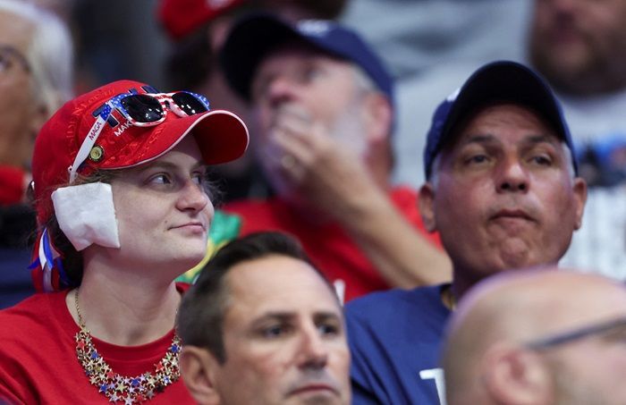 Bentuk Solidaritas atas Insiden Penembakan, Pendukung Trump Ramai-ramai Pakai Perban di Telinga