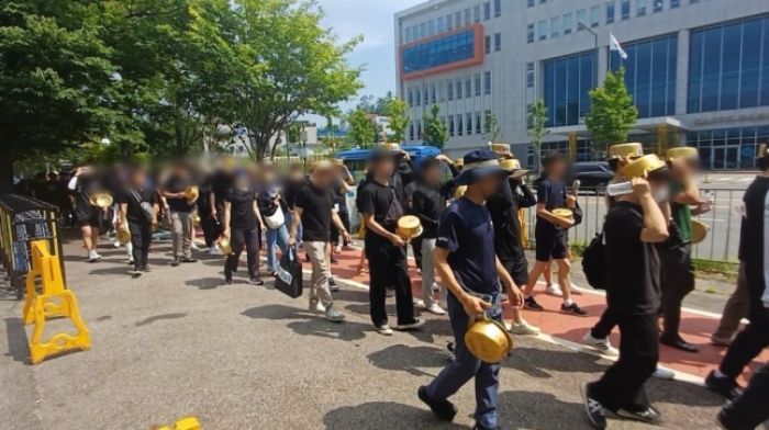 Para PNS di Korea Selatan Demo Sambil Menginjak Panci, Tuntut Kenaikan Gaji yang Layak