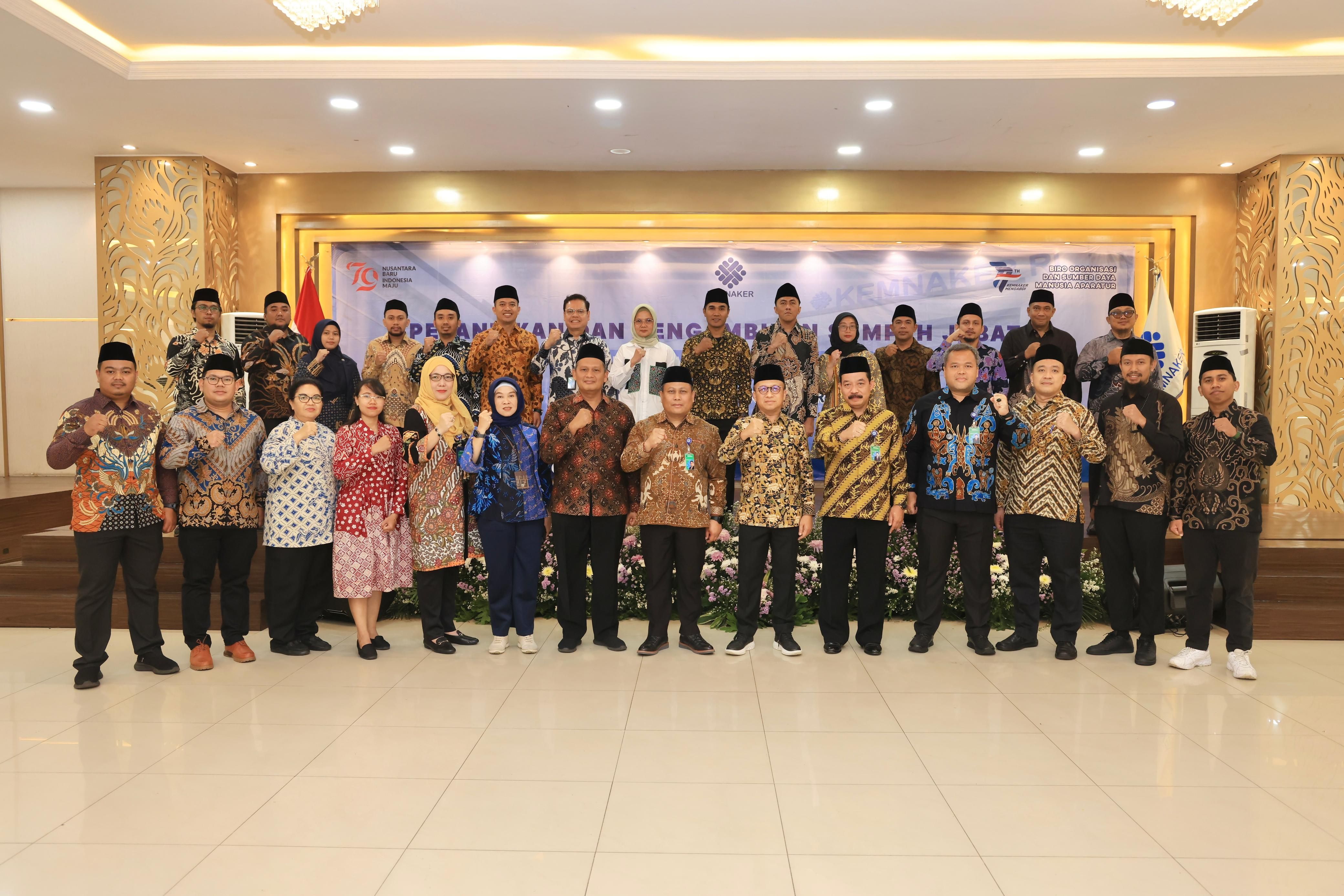 Lantik Pejabat Fungsional, Sekjen Kemnaker Ingatkan Pentingnya Menata Niat