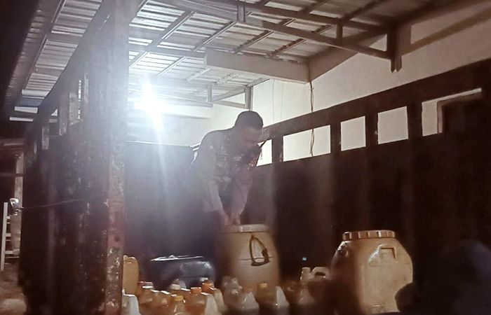 Pembelian BBM Solar Subsidi Dibatasi, Polisi Ungkap Dugaan Penimbunan yang Dijual Eceran dengan Harga Tinggi di Jember