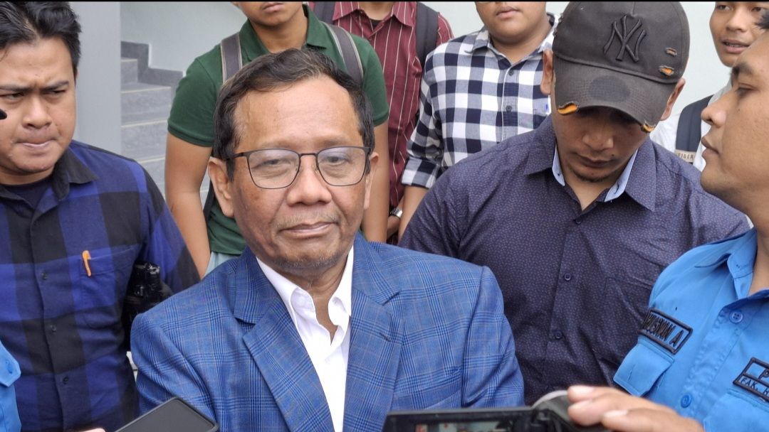 Mahfud MD Heran Mengapa Airlangga Hartarto Mundur Setelah Sukses Mengangkat Partainya