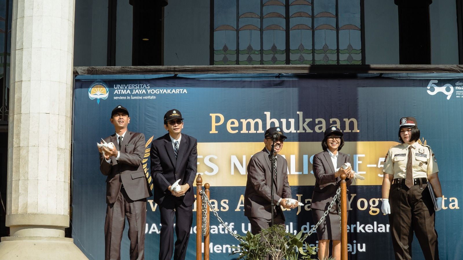 Kemeriahan Upacara HUT RI Ke-79 Sekaligus Pembukaan Dies Natalis Ke-59 UAJY