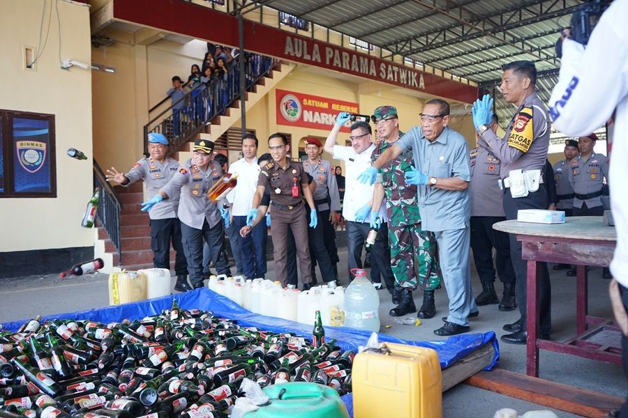 Bikin Geleng-geleng, Ribuan Botol Miras Diamankan Polres Sidrap!