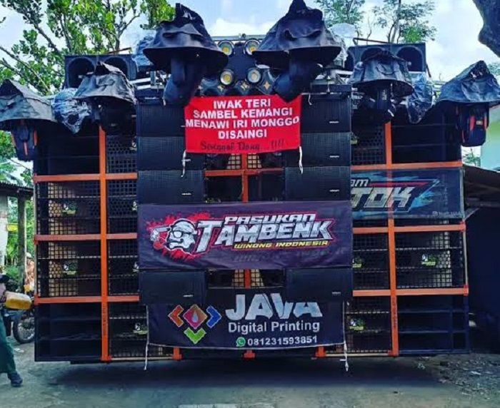 Tak Beri Izin Sound Horeg, Warga Jember Geruduk Rumah Kades
