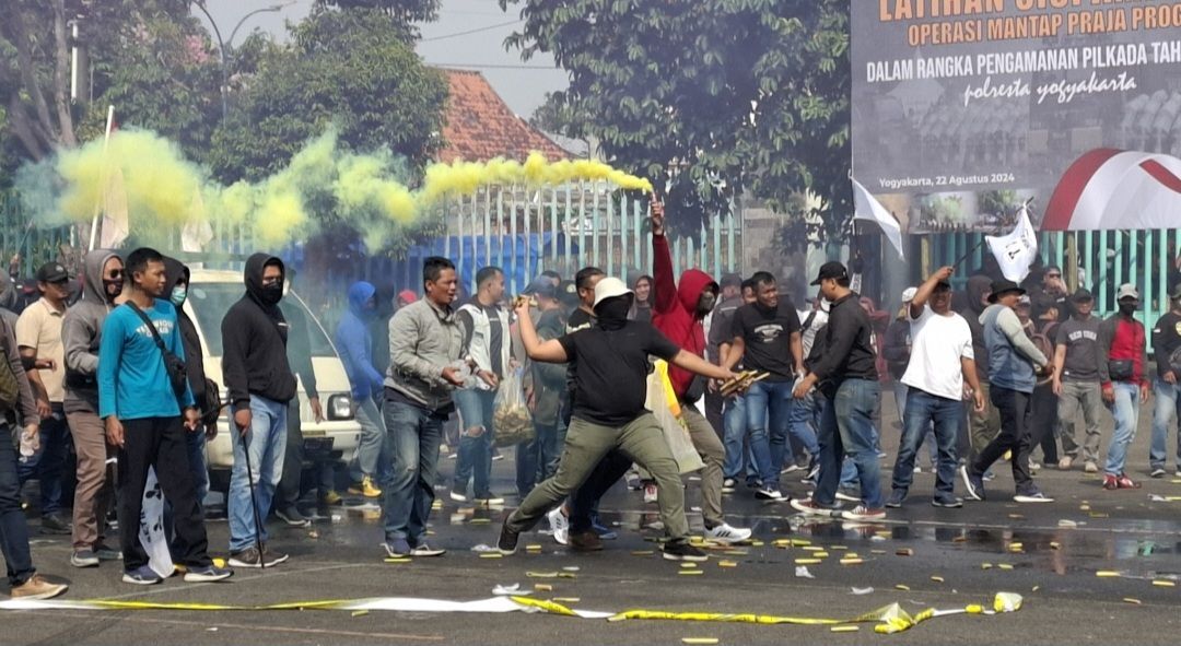 Hadapi Pilkada 2024, 800 Personel Polresta Yogyakarta Gelar Simulasi Sispamkota 
