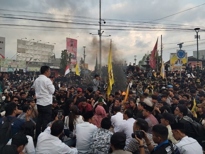 Aksi Kawal Putusan MK Babak Kedua, Ratusan Massa dari Banyak Elemen Mahasiswa Desak Kepedulian DPRD Jember