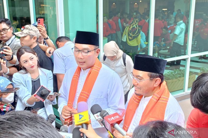 Ridwan Kamil-Suswono Juga Pakai Baju Adat Betawi saat Daftar Pilkada Jakarta 2024 di KPU DKI
