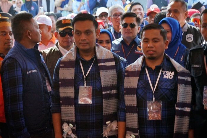 Diarak Pendukungnya, Tasming Hamid-Hermanto Daftarkan Diri Jadi Calon Walikota dan Wakil Walikota Parepare