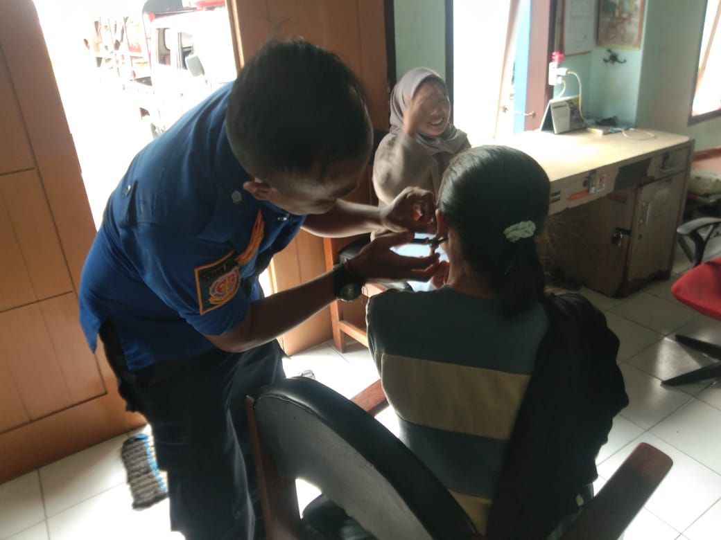Perempuan di Jember Panik Antingnya Tak Bisa Copot, sampai Minta Tolong Petugas Damkar