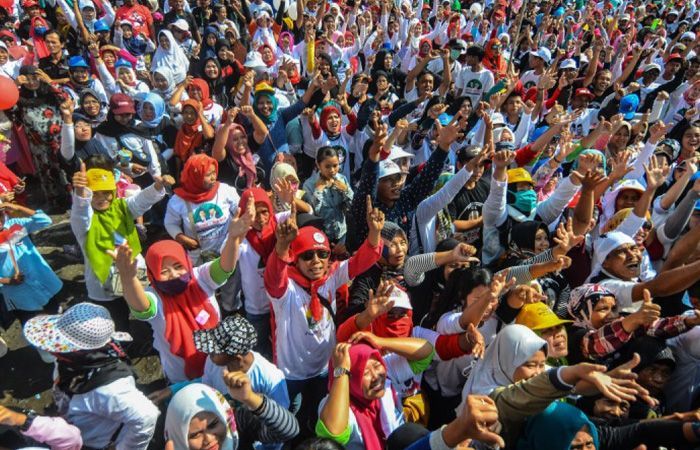 4 Fakta Masyarakat Kelas Bawah Antusias Mendukung Pasangan Calon di Pilkada Meski Menyadari akan Tetap Miskin