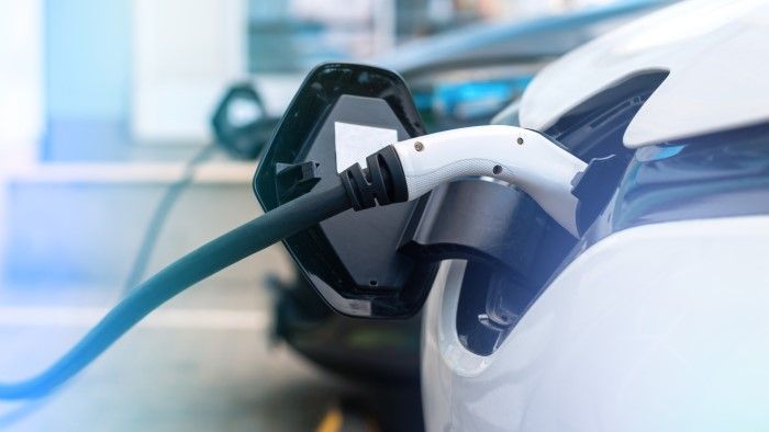 Dilema Mobil Listrik di Jakarta: Antara Solusi atau Beban Baru Kemacetan?