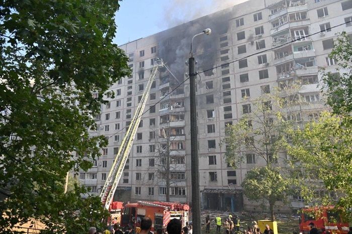 Rusia Hantam Gedung Apartemen di Kota Kharkiv, 21 Warga Ukraina Terluka