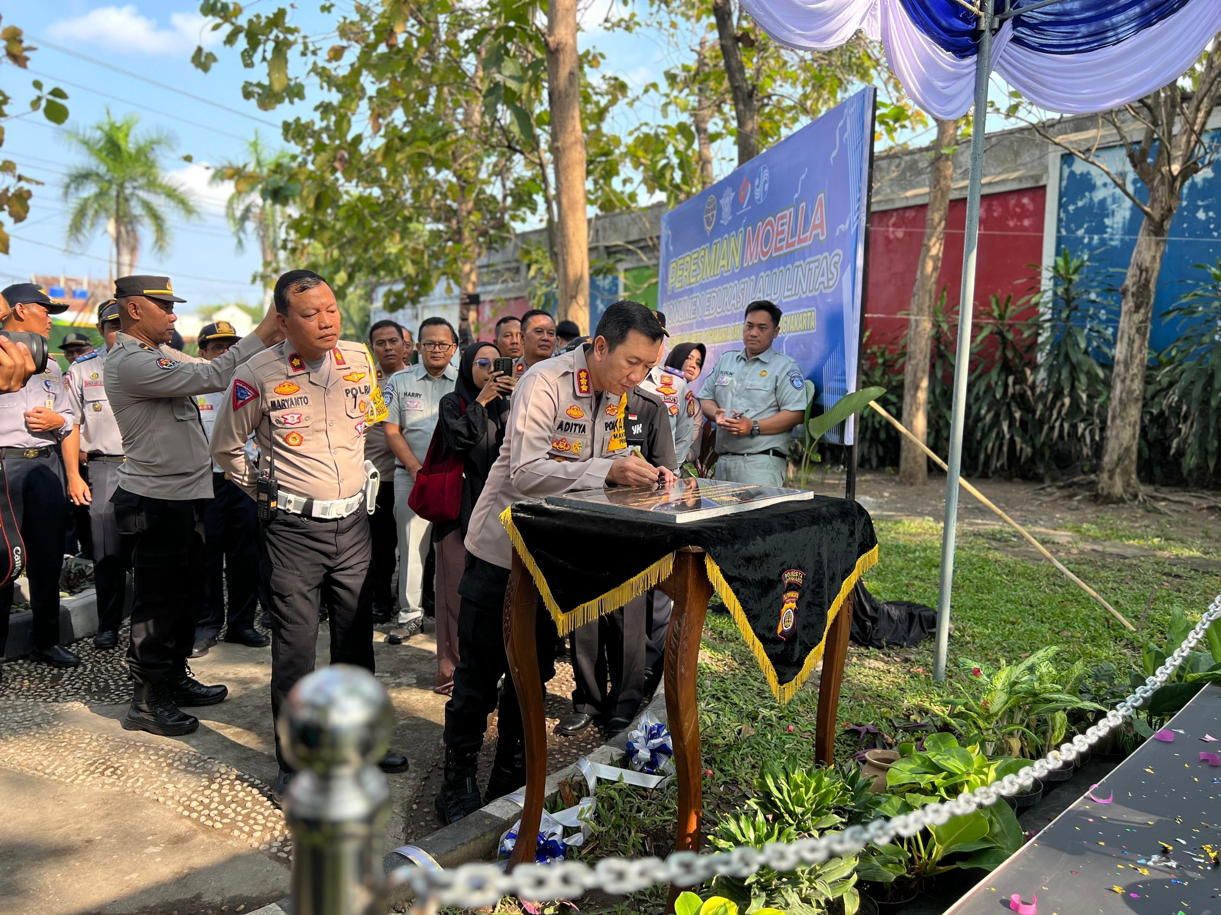 Tak Ingin Lagi Ada Korban Kecelakaan Lalu Lintas, Polresta Yogyakarta Resmikan Monumen Lalu Lintas di Taman Giwangan