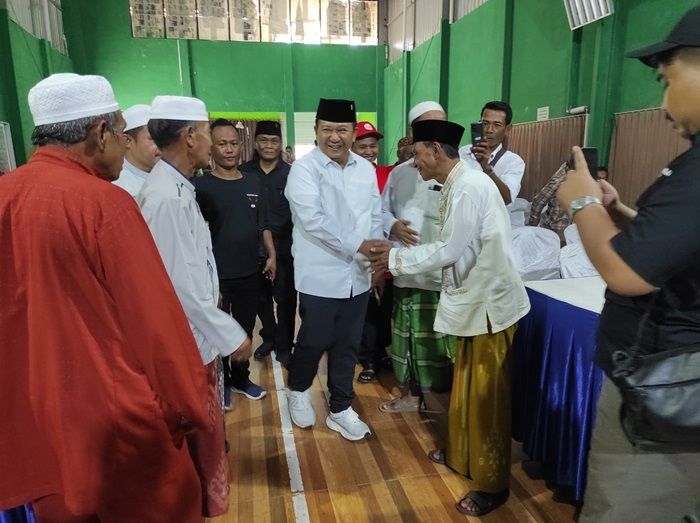 Kampanye Awal Petahana Sambang Pasar Pantau Bapokting, Gus Fawait Tebar Cinta Pemilu Damai 'Door to Door'