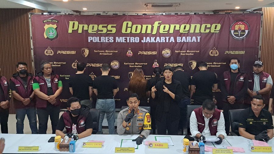 Artis Andrew Andika Ditangkap Usai Pesta Sabu, Teman Wanita pun Ikut Diciduk Polisi