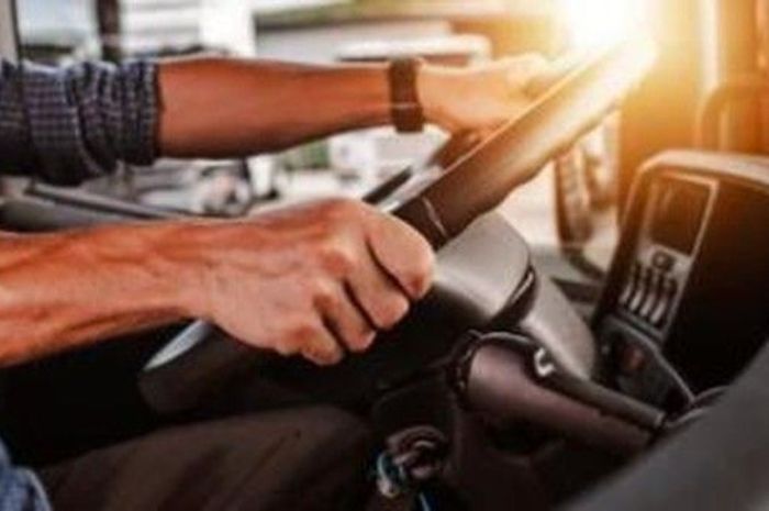 Bukan Karena Rem Blong, Sopir Truk Tabrak Sejumlah Kendaraan di Slipi Ternyata Mengantuk