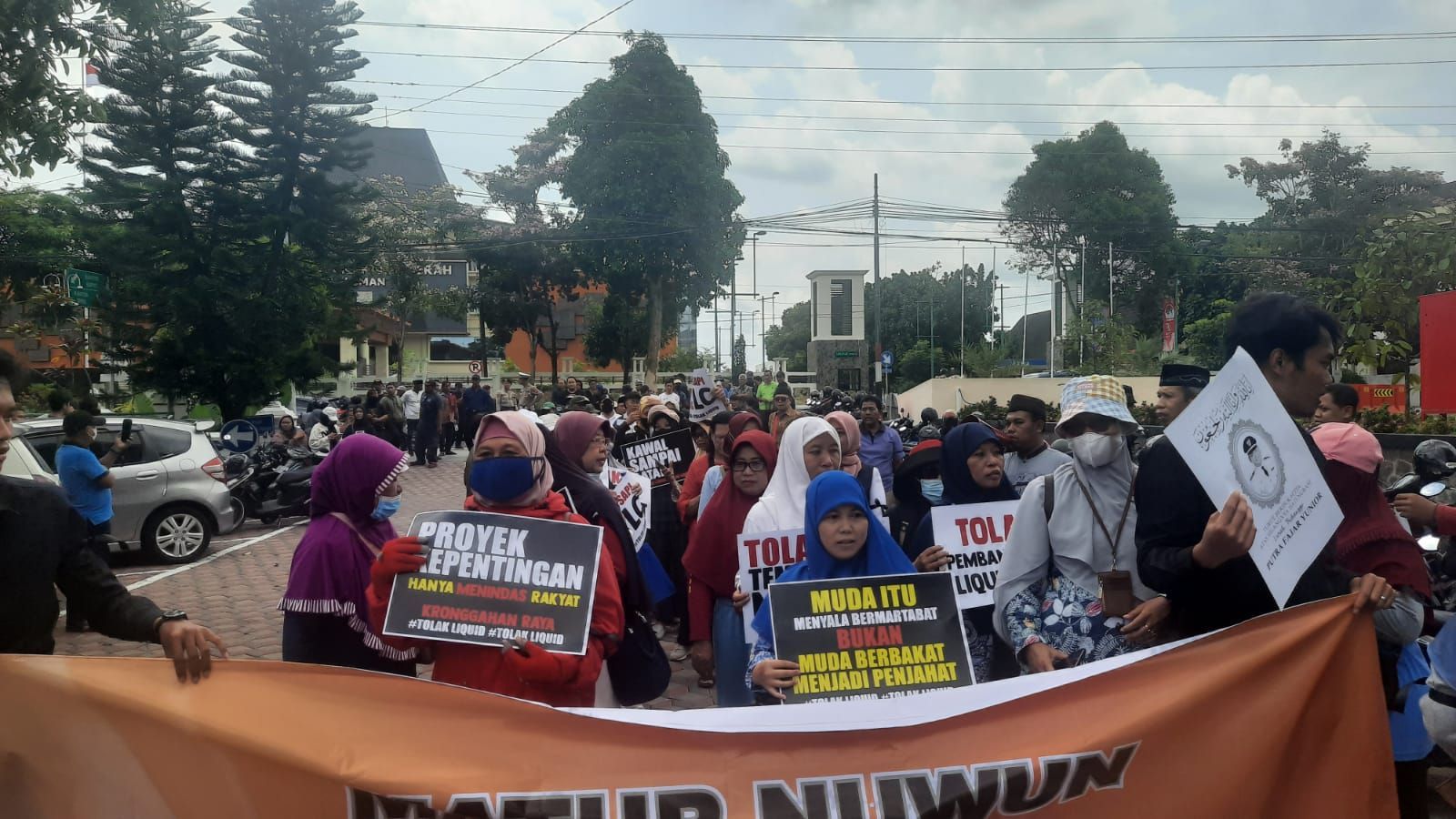 Datangi Kantor Pemkab Sleman, Warga Trihanggo Tuntut Penolakan Rencana Pembangunan Hiburan Malam