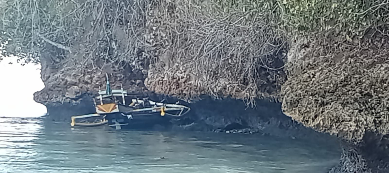 Dua Perahu Nelayan Ditemukan di Pulau Nusabarong, Polisi Lakukan Operasi SAR untuk Temukan ABK yang Hilang