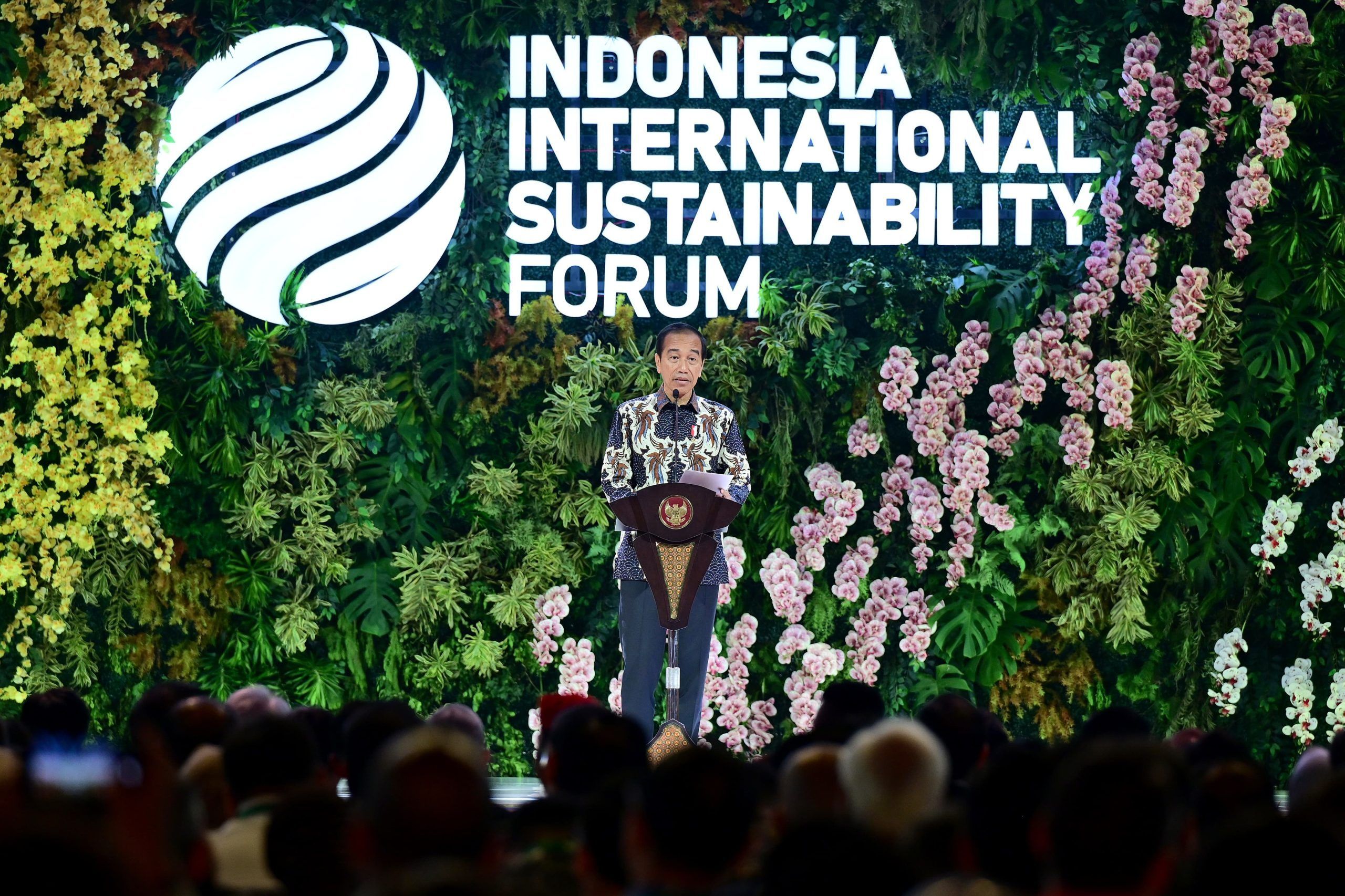 Jokowi dan Komitmen Iklim Indonesia: dari Konservasi hingga Transisi Energi Terbarukan