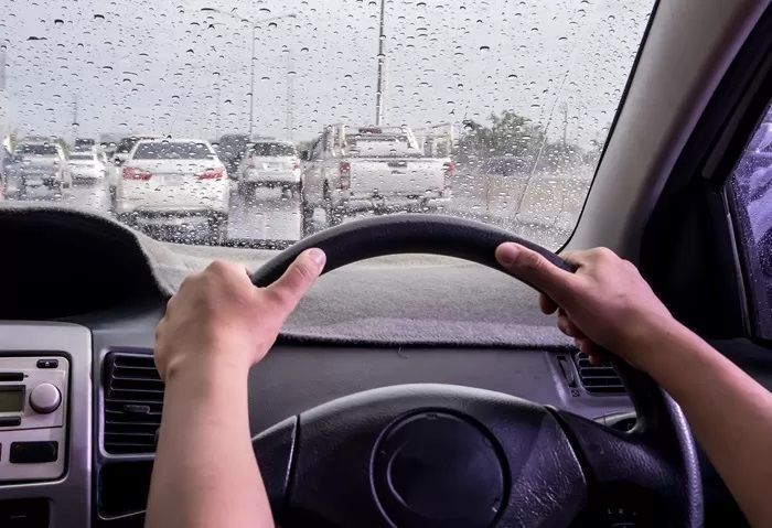 Mobil Berhenti Sebabkan Macet di Jalan Bekasi Timur: Saat Dicek, Ternyata Sopirnya Tewas