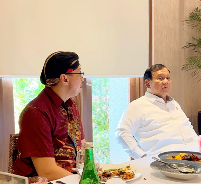 Abu Janda Unggah Video Diundang Prabowo Subianto, Bakal Masuk Kabinet?