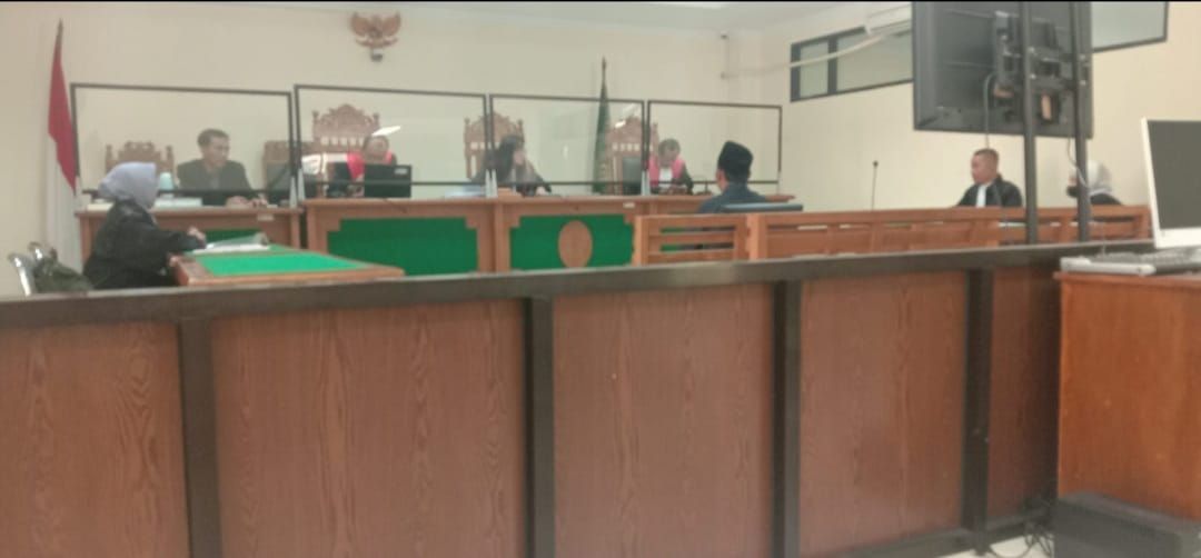 Terdakwa Kasidi Lurah Maguwaharjo Hadiri Sidang Tipikor Penyalahgunaan TKD : Negara Rugi 72 Juta Lebih