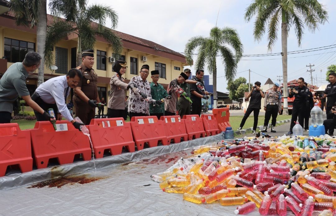 Sebanyak 1.564 Botol Miras Dimusnahkan Polres Bantul, Mayoritas Oplosan