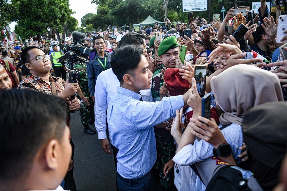 Wapres Gibran Rakabuming Raka Tiba di Akademi Militer Magelang, Disambut Antusias Warga