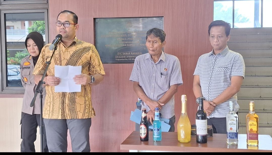 Polda DIY Sita Ratusan Botol Miras dari 4 Toko Ilegal