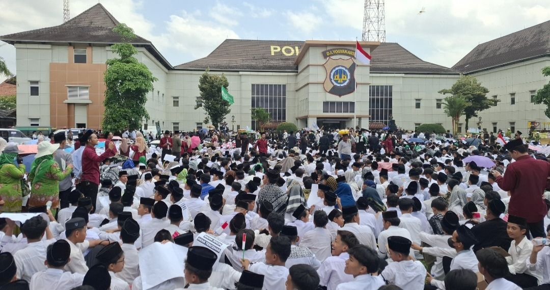 Buntut Penusukan Santri di Prawirotaman, Ribuan Santri Grudug Polda DIY : Tak Ada Tempat Buat Pelaku Miras!