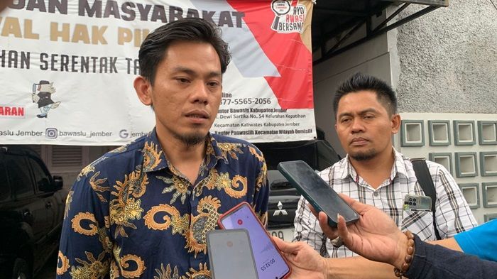 Cabup 02 Diduga Belum Mundur Sebagai Anggota Dewan Terpilih, Bawaslu Jember Periksa Pelapor dan 3 Saksi