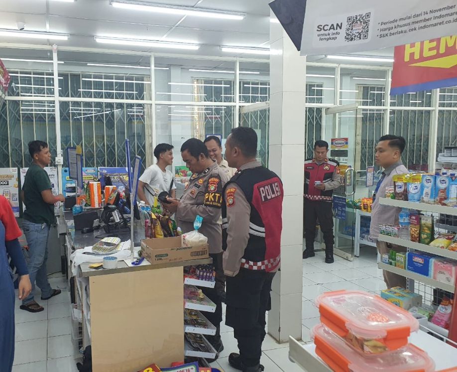 Masuk Lewat Atap, Komplotan Maling Gasak Puluhan Bungkus Rokok di Minimarket Perumahan Mutiara Columbus Bekasi