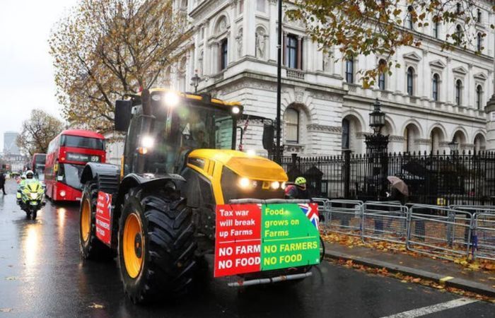 Protes Ribuan Petani Inggris Menolak Perubahan Pajak Traktor