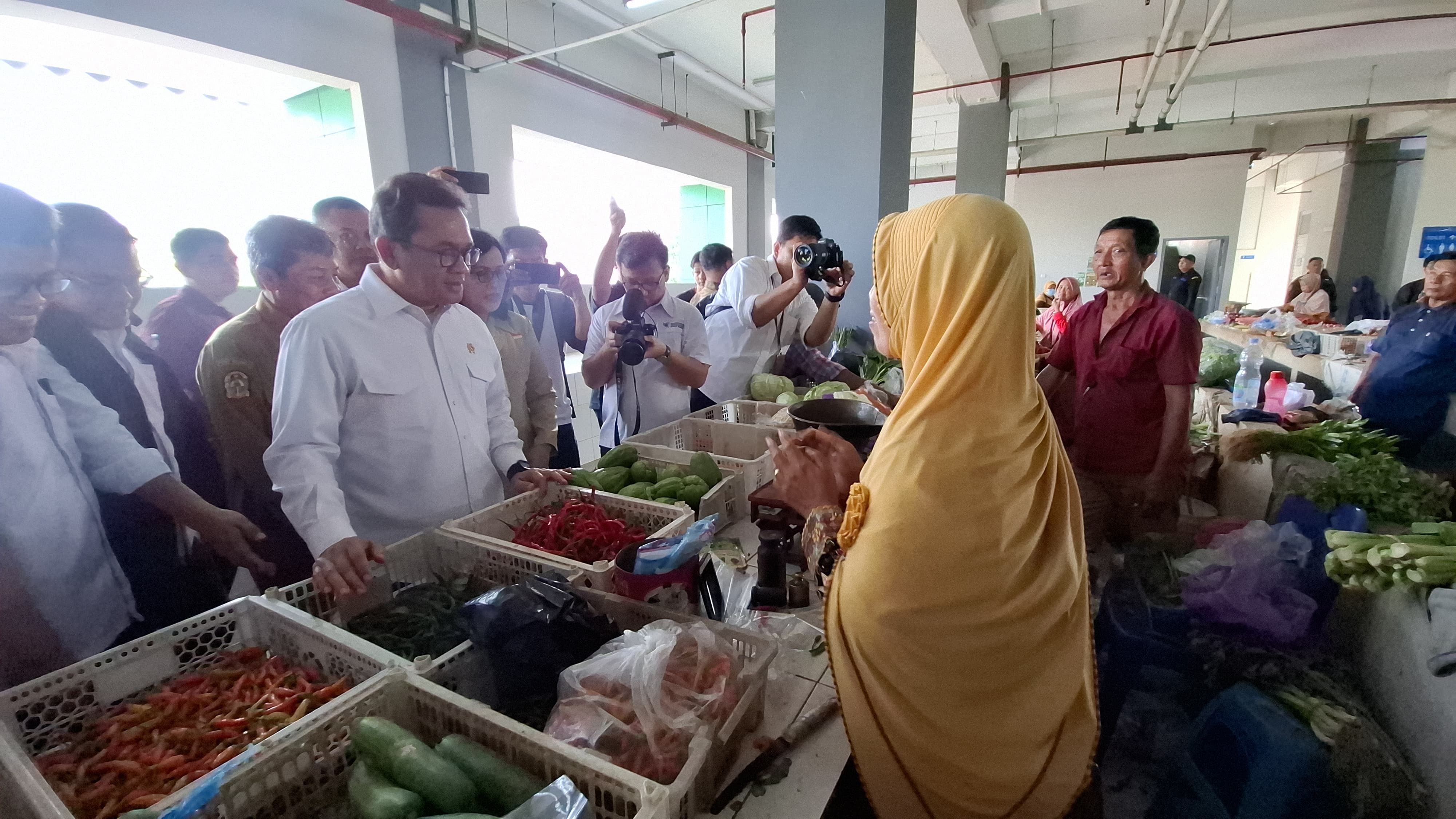 Persiapan Nataru, Mendag Kunjungi Pasar Prawirotaman Jogja: Harga Pangan Masih Stabil
