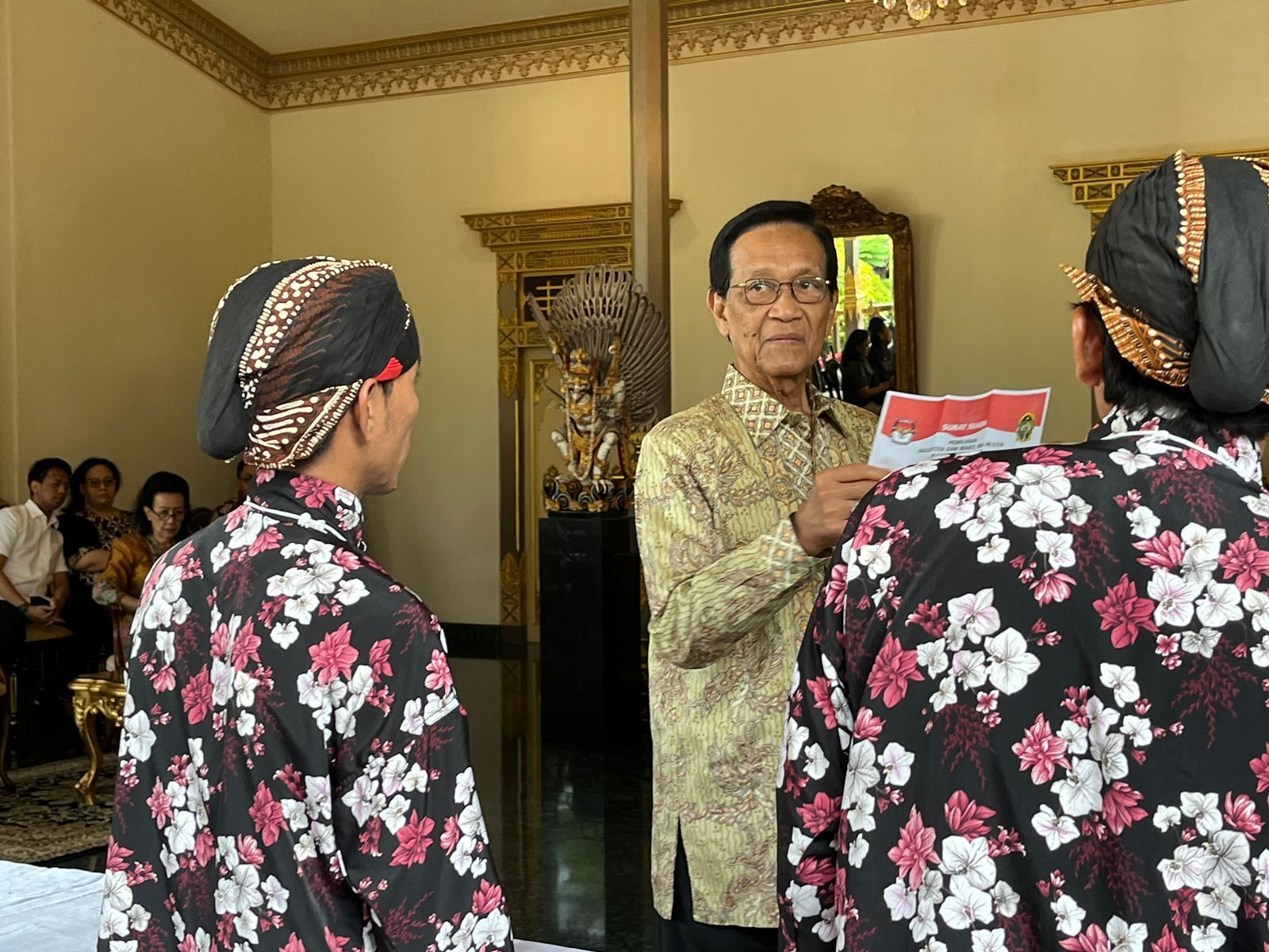 Mencoblos di TPS 6 Panembahan Yogyakarta, Sultan HB X: Yang Terpilih Harus Amanah