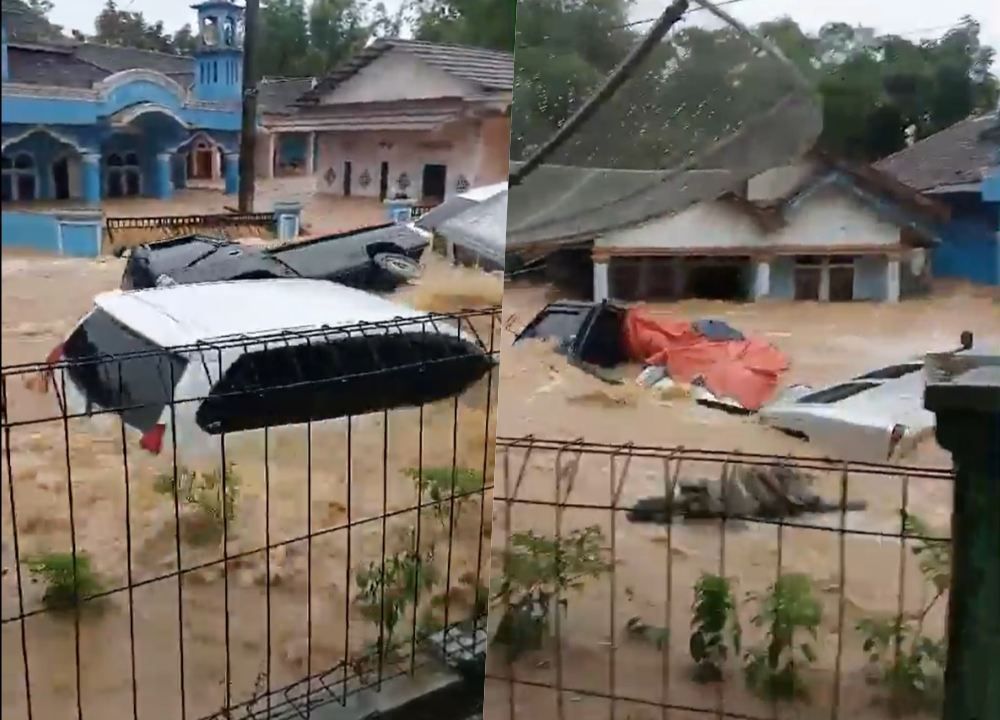 Detik-detik Sejumlah Mobil Hanyut Akibat Banjir Bandang di Sukabumi