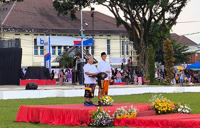 Soft Launching Alun-Alun Jember Jadi Momen Manis Bupati Hendy dan Wabup Gus Firjaun Pamit kepada Masyarakat