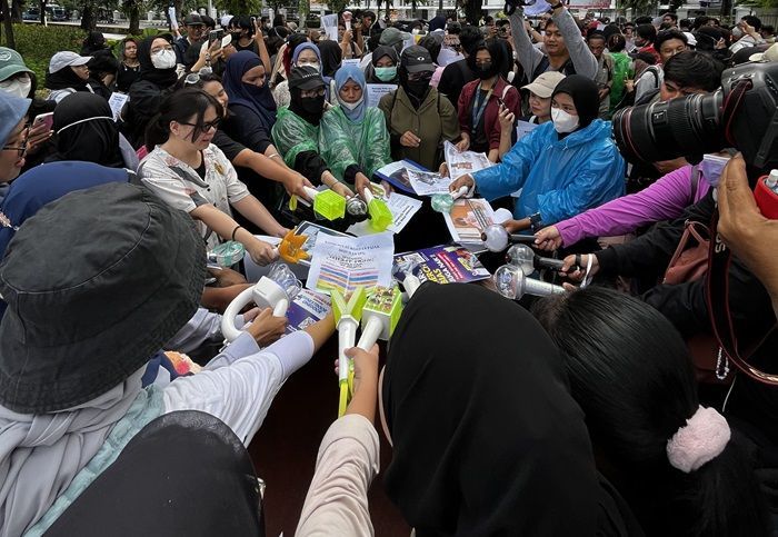 Mahasiswa hingga K-popers Indonesia Turut Ramaikan Aksi #TolakKenaikanPPN12Persen