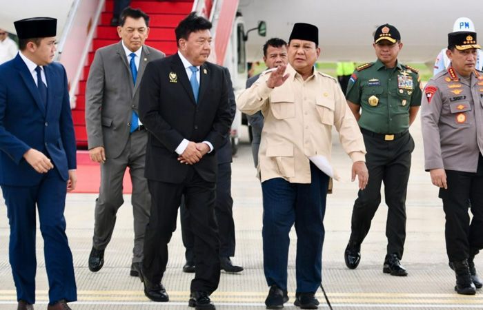 Presiden Prabowo Tiba di Tanah Air Usai dari Mesir, Langsung Rapat Terbatas Bahas Nataru di Bandara Halim