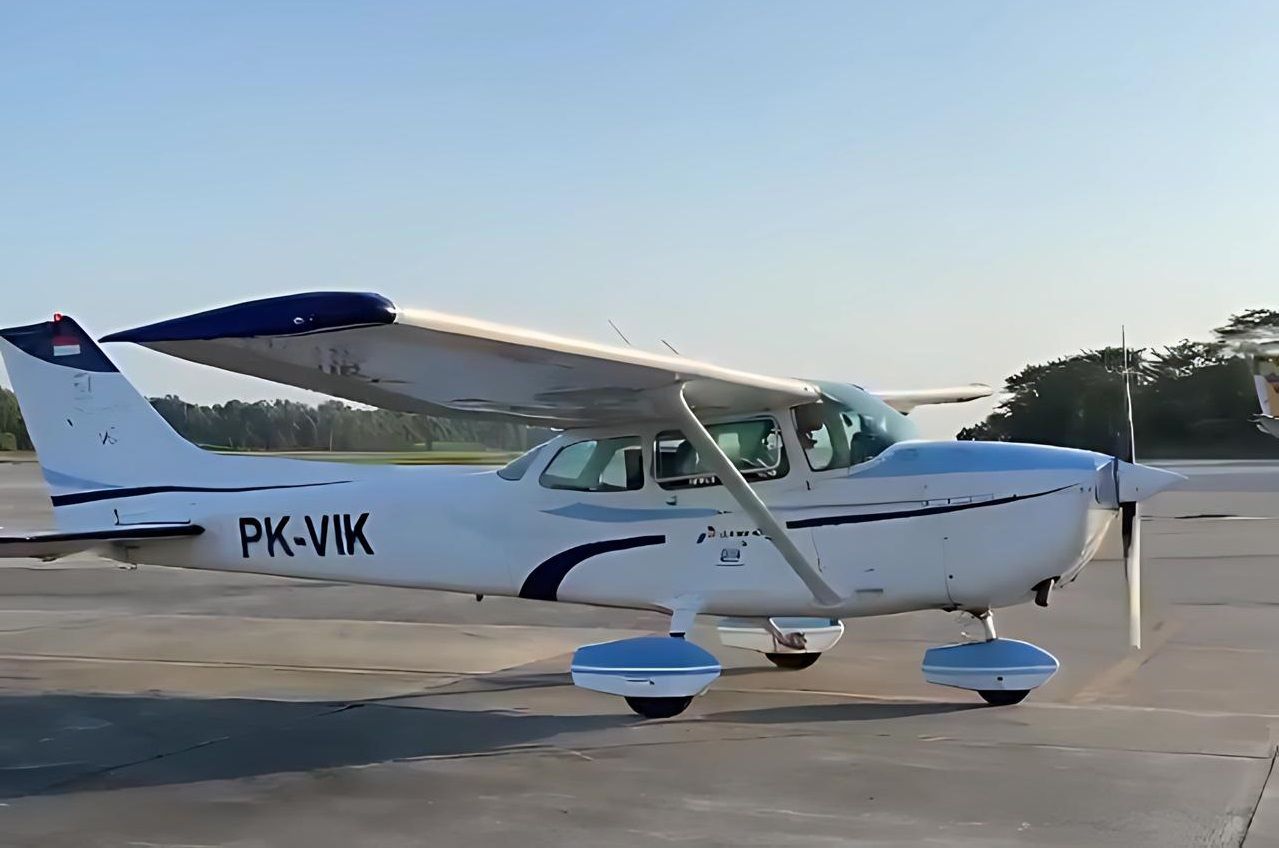 Hindari Macet Libur Nataru, Ada Alternatif Pesawat Cessna 172 P di Bandara Notohadinegoro Jember