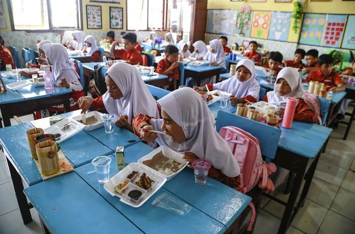 Setelah Uji Coba, Program Makan Bergizi Gratis Dimulai Serentak Besok